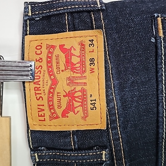 Levi's 541 dark wash 38x34 straight leg jeans - Picture 5 of 7